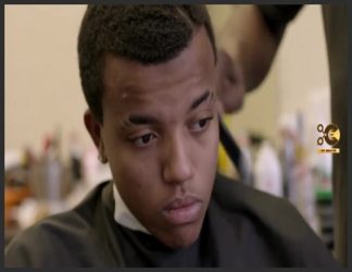 مستند خلاصه داستان : جوانان سیاه پوست در انگلستان در مورد تجربیات "نامرئی بودن" خود بحث کرده اند. آنها فقط به عنوان کلیشه های نژادپرستانه دیده شده اند. ایتان 17 ساله عضو باند نیست ، …