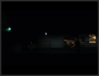 تصویری از یک خیابان و خانه در شب تاریک